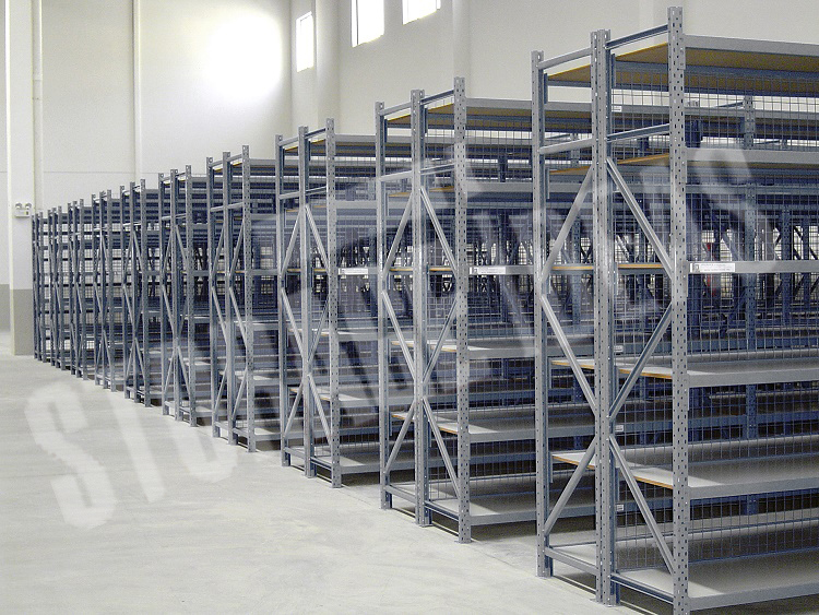Steel platted long span shelving for product storage